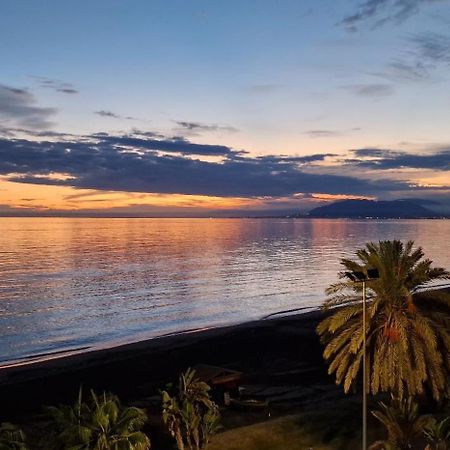 Primera Linea De Playa Con Vistas Al Mar Rincón de la Victoria Kültér fotó