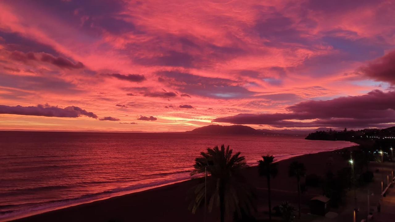 Primera Linea De Playa Con Vistas Al Mar Rincón de la Victoria Kültér fotó